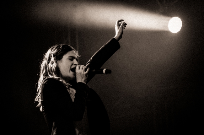 La belle Héloise se métamorphose en Christine sur scène // Christine and the Queens